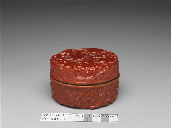 仿雕漆釉梅花紋盒