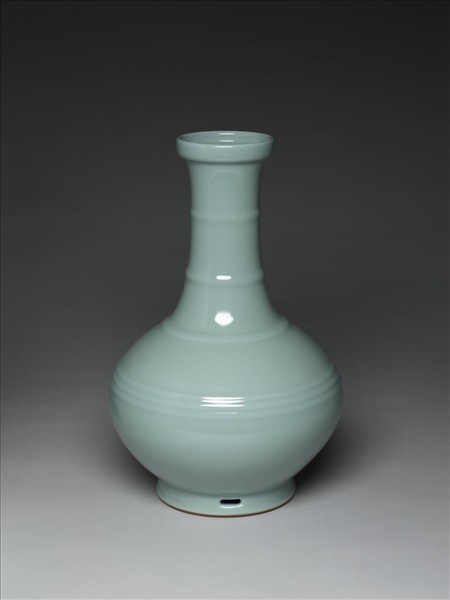 青瓷盤口弦紋壺