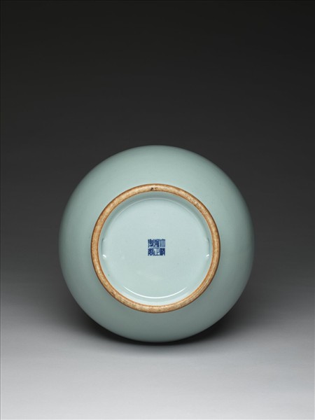 青瓷盤口弦紋壺