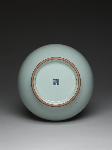 青瓷弦紋盤口瓶