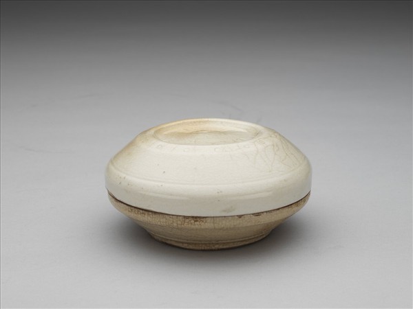 白瓷劃花印泥盒