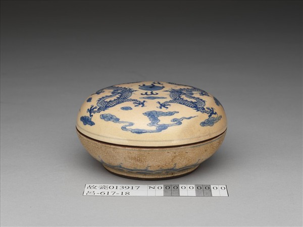 青花雙龍戲珠紋印泥盒