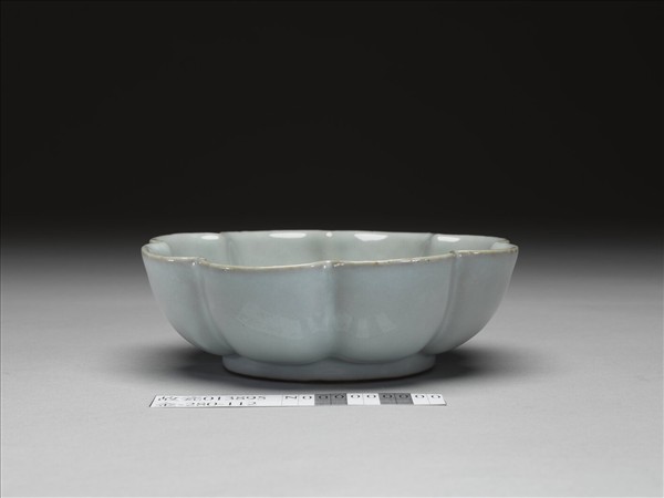 仿官釉牡丹花式洗