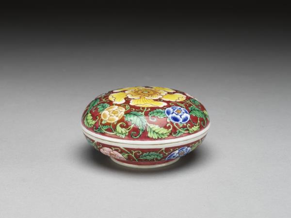 琺瑯彩花卉紋盒