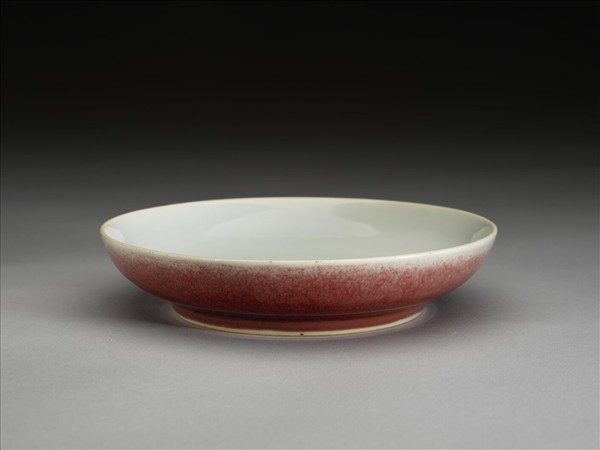 霽紅釉白裡盤
