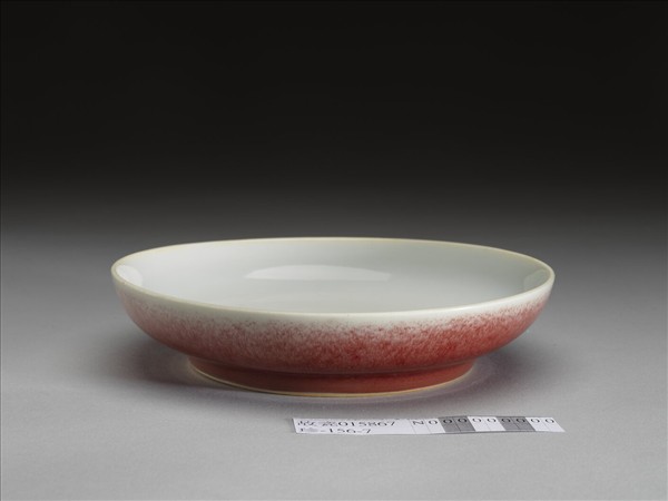 霽紅釉白裡盤