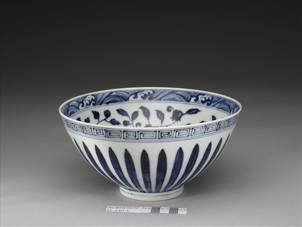 青花四季花卉紋碗