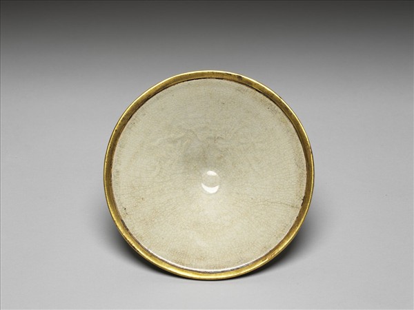 青白瓷劃花花卉紋碗