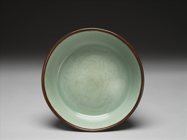 龍泉窯 青瓷劃花雙螭紋洗