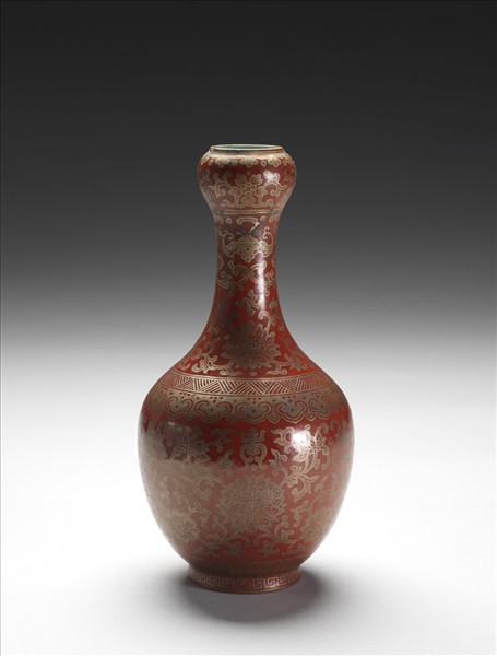 紅地描金番蓮紋蒜頭瓶