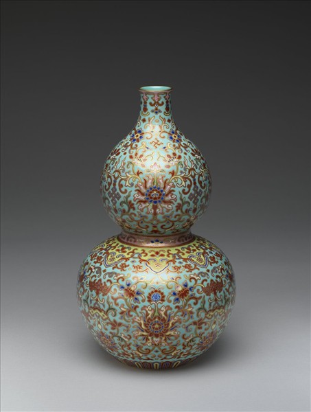 粉彩湖綠地番蓮紋葫蘆瓶