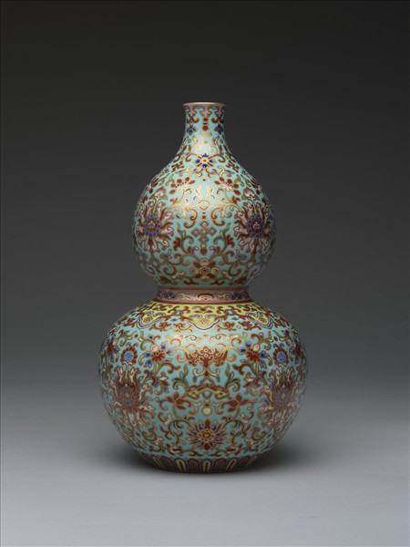 粉彩湖綠地番蓮紋葫蘆瓶