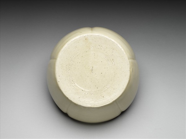 定窯 白瓷花口洗