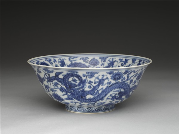 青花番蓮五龍紋碗