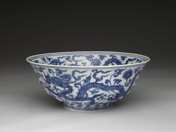 青花番蓮五龍紋碗