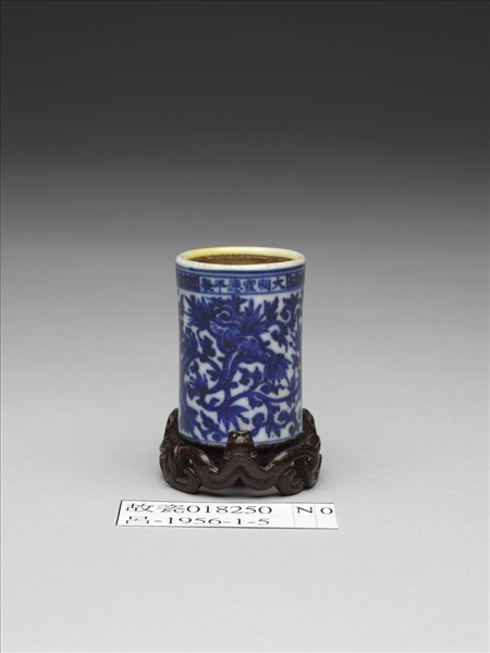 青花花卉紋筒