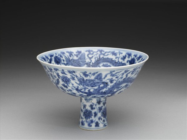 青花番蓮五龍紋高足碗