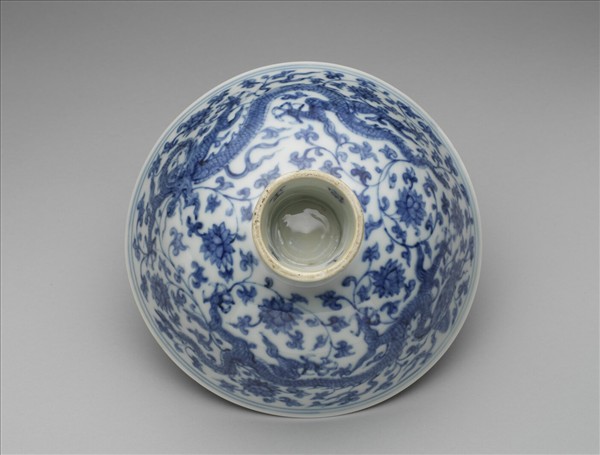 青花番蓮五龍紋高足碗