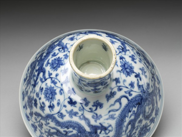 青花番蓮五龍紋高足碗