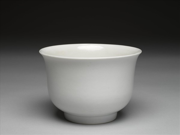 白釉穿花鳳凰紋仰鐘式碗