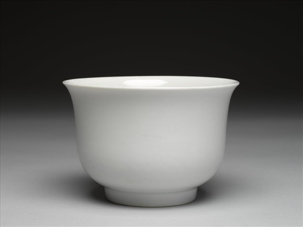 白釉穿花鳳凰紋仰鐘式碗