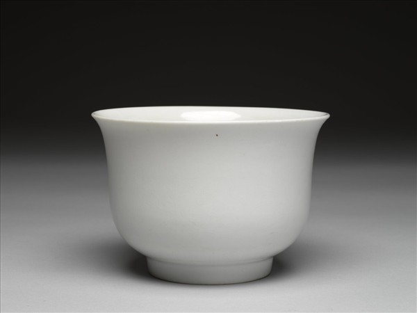 白釉穿花鳳凰紋仰鐘式碗