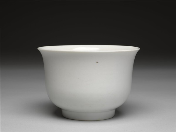 白釉穿花鳳凰紋仰鐘式碗