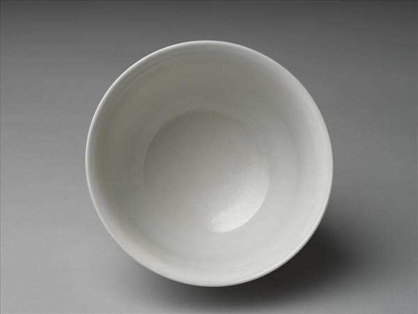 白釉穿花鳳凰紋仰鐘式碗