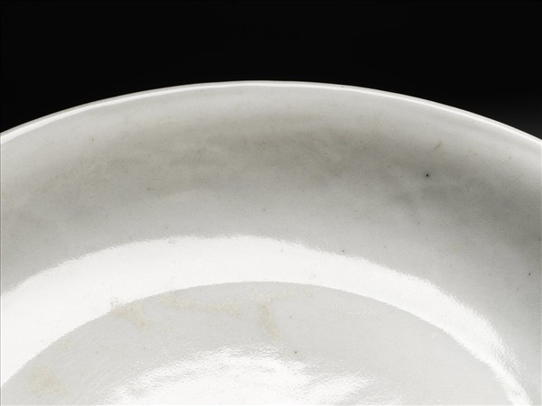 甜白釉雙龍紋盤