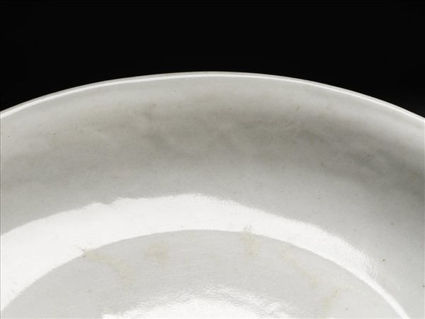 甜白釉雙龍紋盤