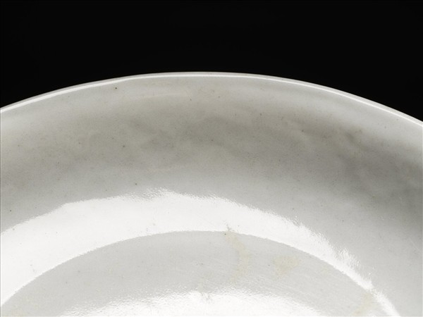 甜白釉雙龍紋盤