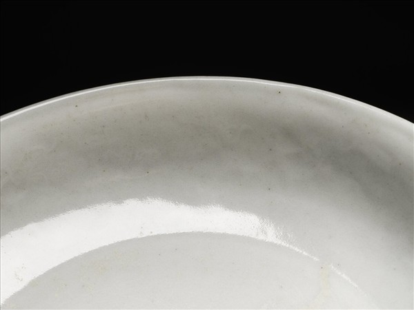 甜白釉雙龍紋盤