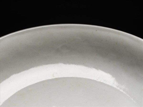 甜白釉雙龍紋盤