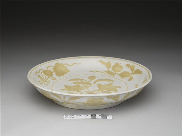 褐黃折枝梔子花果紋盤