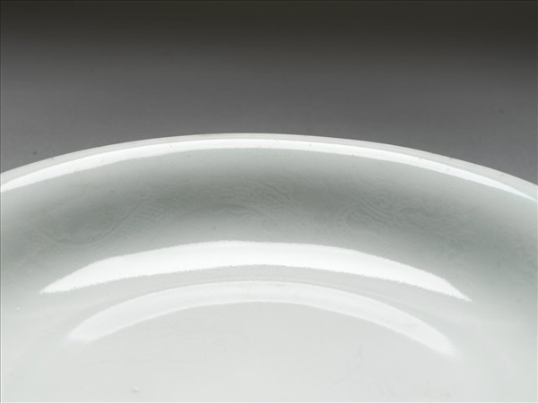 霽青釉白裡盤