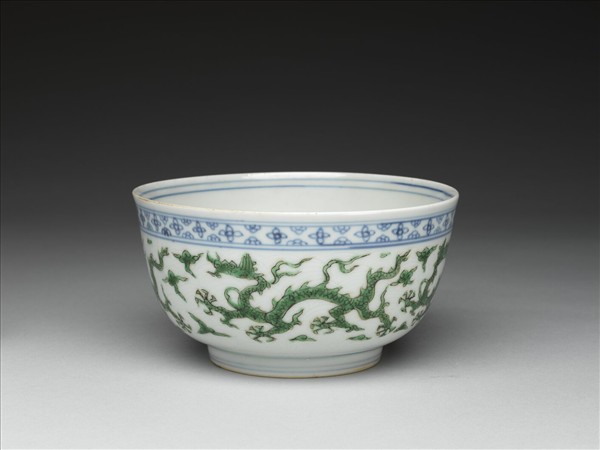 青花綠彩龍紋碗