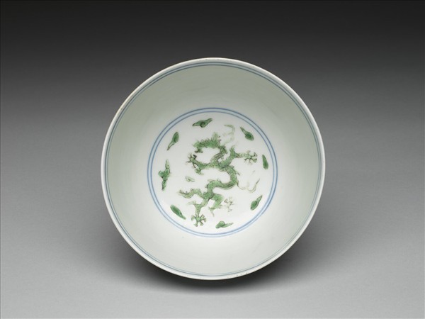 青花綠彩龍紋碗