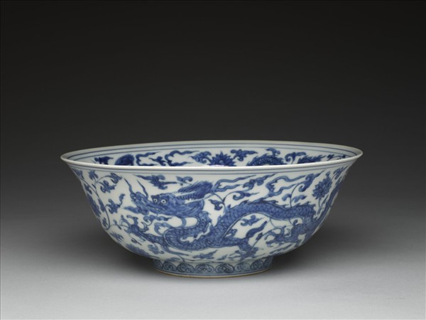 青花番蓮五龍紋碗