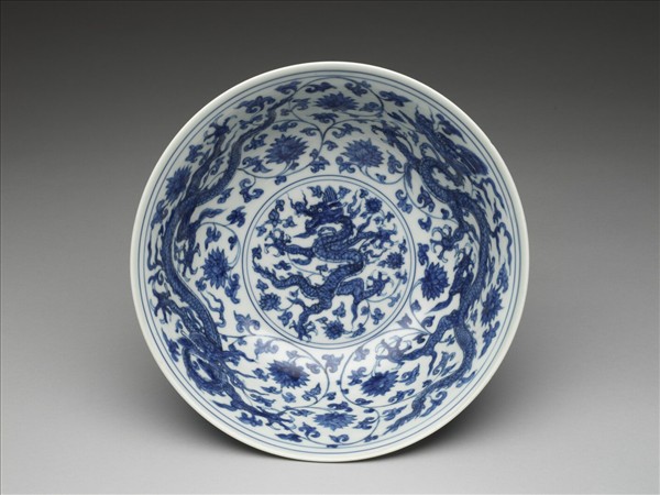 青花番蓮五龍紋碗