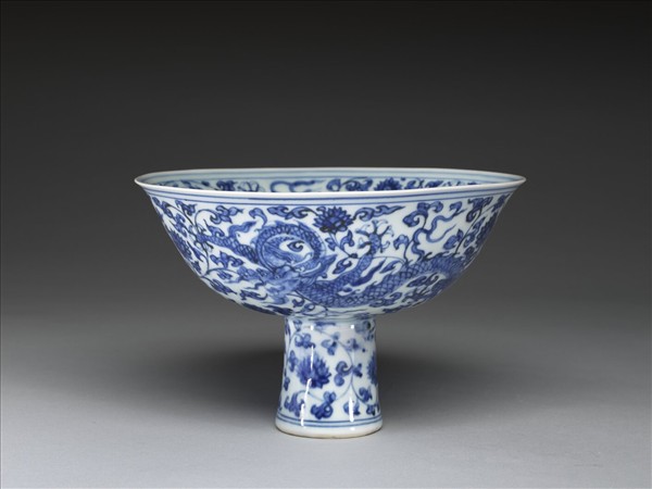 青花番蓮五龍紋高足碗