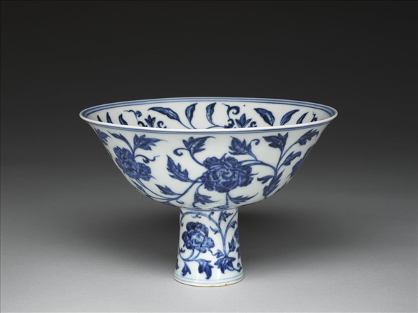 青花轉枝牡丹紋高足碗