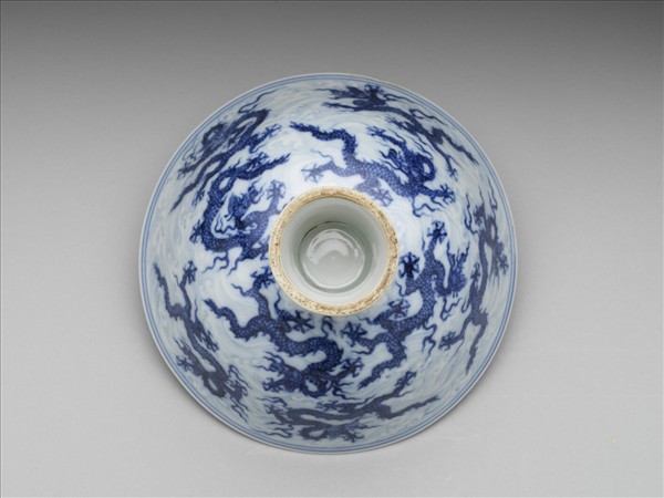 青花九龍紋高足碗