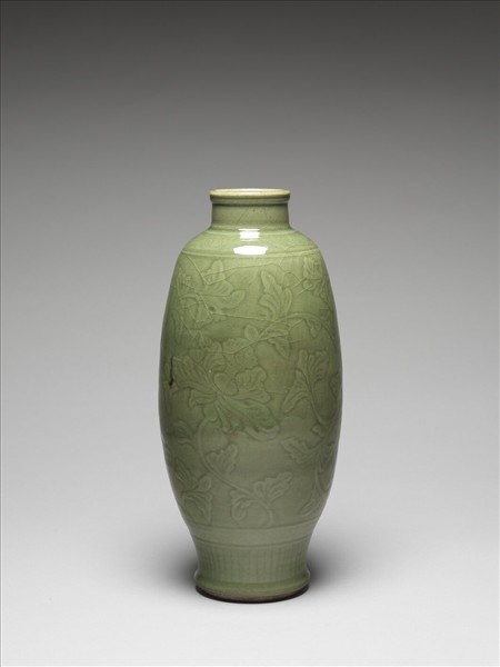 龍泉窯 青釉劃花花卉橄欖瓶