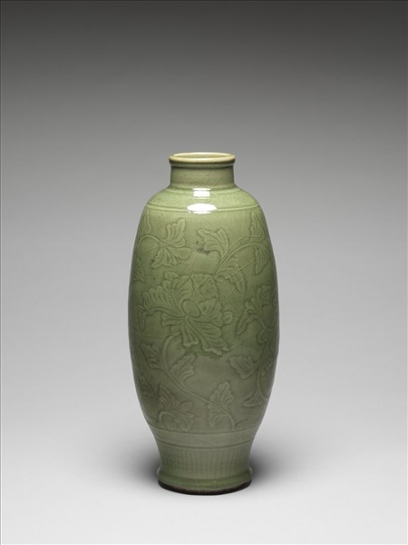 龍泉窯 青釉劃花花卉橄欖瓶