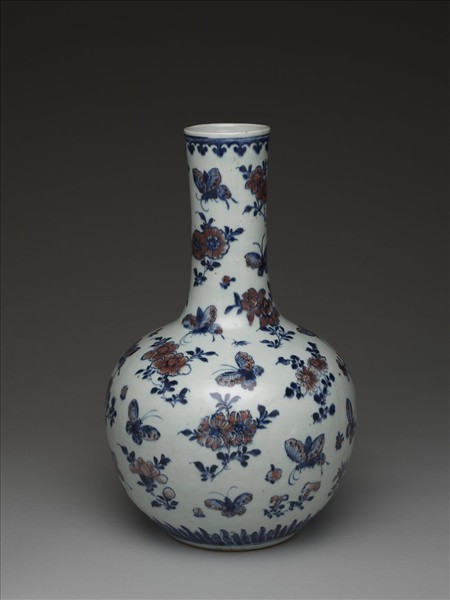 青花釉裡紅花卉蝴蝶紋天球瓶