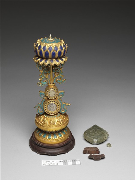 銅鍍金嵌玉及填料七政寶（寶輪）