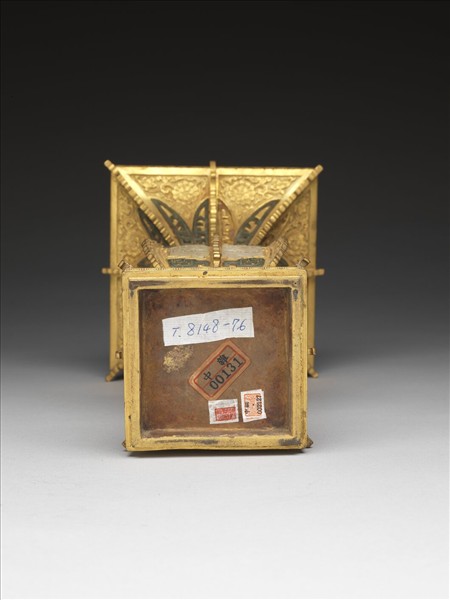 銅鍍金嵌玉觚（五供）