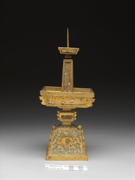 銅鍍金嵌玉及填料燭台（五供）