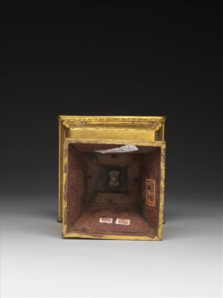 銅鍍金嵌玉及填料燭台（五供）