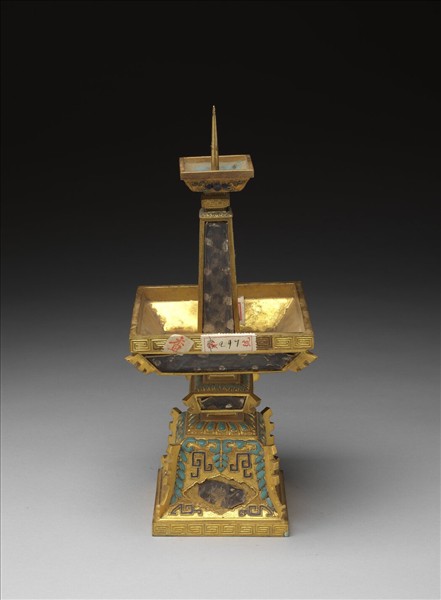 銅鍍金嵌玉及填料燭台（五供）